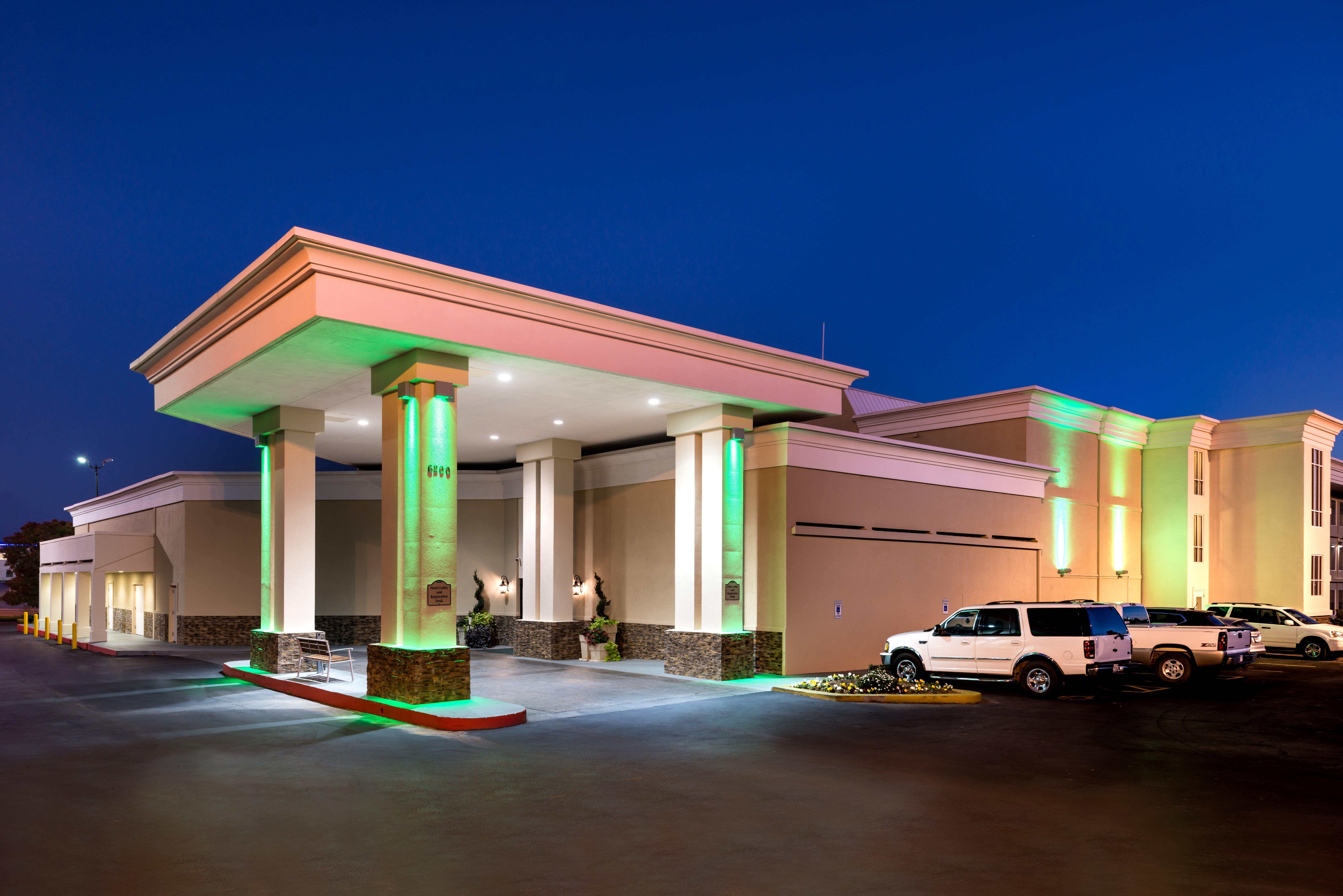 Holiday Inn Hotel & Suites Oklahoma City North By Ihg Exterior photo