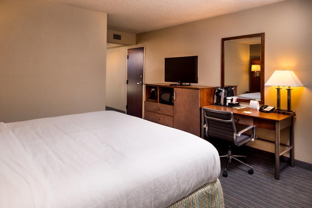 Holiday Inn Hotel & Suites Oklahoma City North By Ihg Exterior photo