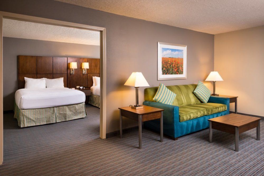 Holiday Inn Hotel & Suites Oklahoma City North By Ihg Exterior photo